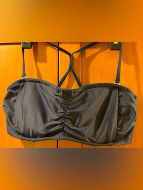 ATHLETA BIKINI TOP
CRISS CROSS BACK
SIZE D/DD
EXCELLENT CONDITION 
WORN ONCE